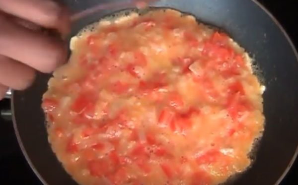Омлет для здорового питания ребенка, приготовленный в мультиварке