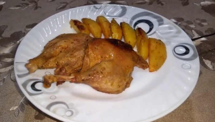 Утка в духовке в рукаве кусочками с картошкой
