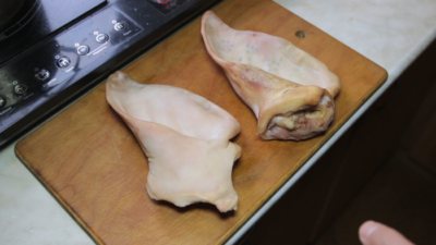 Как вкусно приготовить свиные уши: кулинарные способы и хитрости