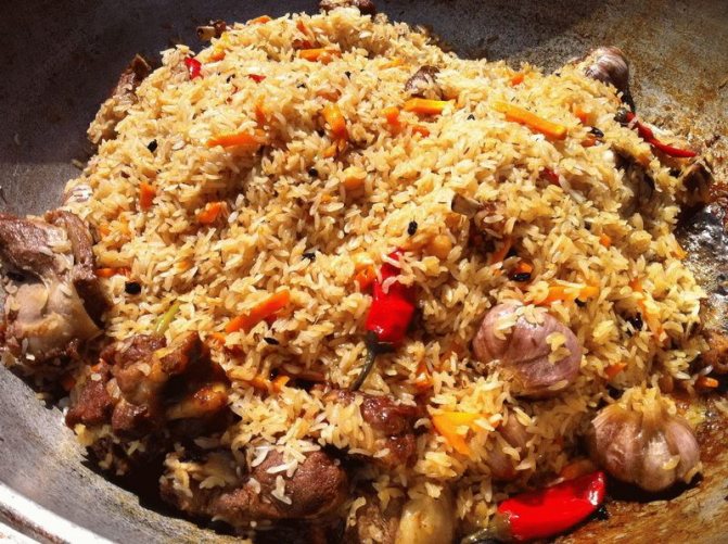 Рассыпчатый плов из свинины три рецепта на плите, в мультиварке и в казане на открытом огне