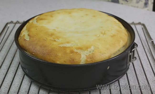 Вот мы и рассказали, как приготовить вкуснейший пирог с творогом в духовке.