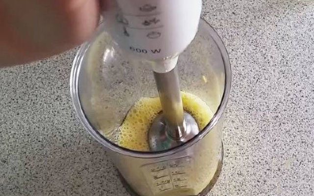 взбить яйца