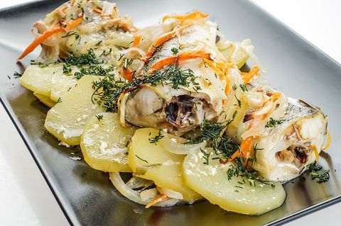 Рыба, запеченная с овощами в духовке — 5 вкусных и полезных рецептов в фольге и рукаве