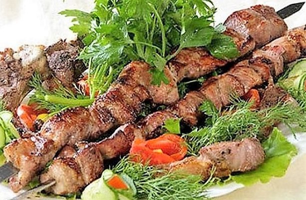Какое мясо выбрать для шашлыка, как его правильно замариновать и пожарить