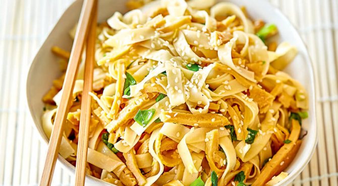 Домашняя лапша на яйцах для супа: 5 простых и вкусных рецептов