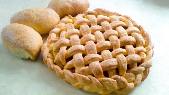 Закрытый пирог с капустой из дрожжевого теста