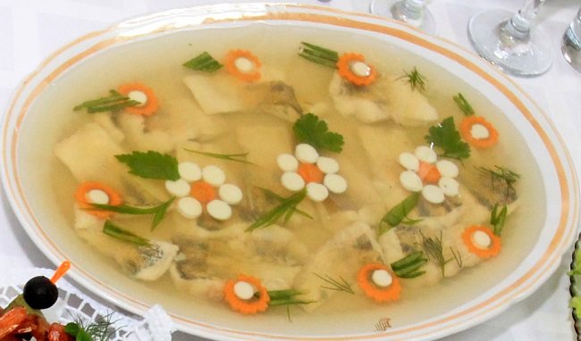 Заливное (холодец) из рыбы: 9 простых и вкусных рецептов заливной рыбы