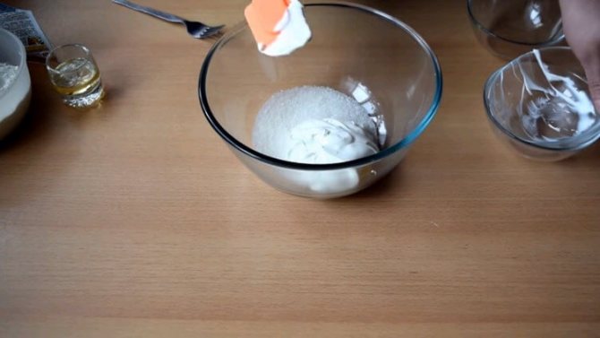 Вкусные булочки на сметане: особенности приготовления, рецепты и отзывы