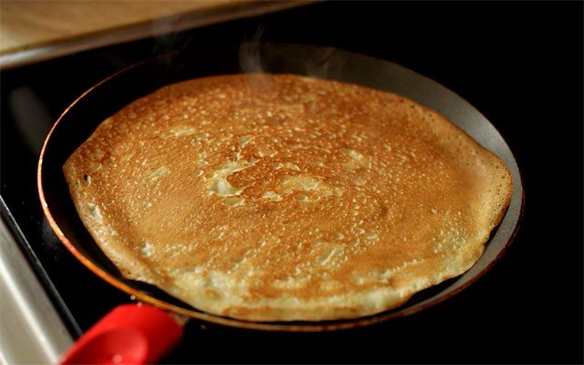 жарить блины